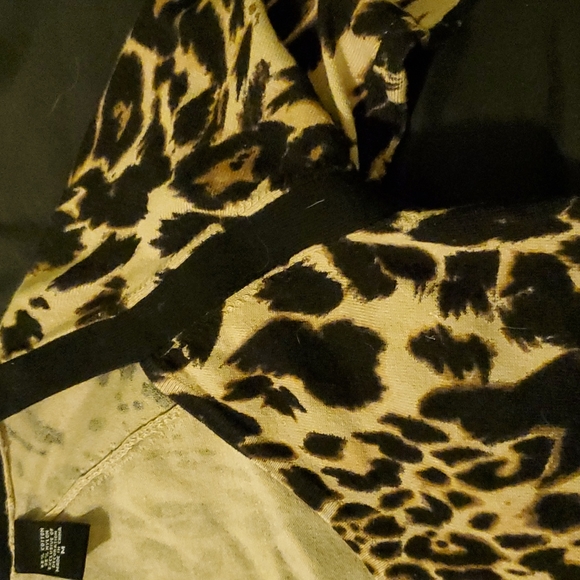 Animal Print sweater M 😍 - Picture 6 of 6